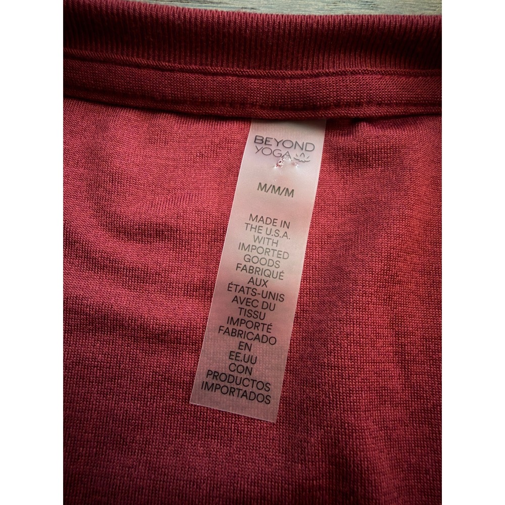NWT Beyond Yoga Womens Ruched Side Long Sleeve Top Dark Red Burgundy Size Medium - Picture 2 of 6